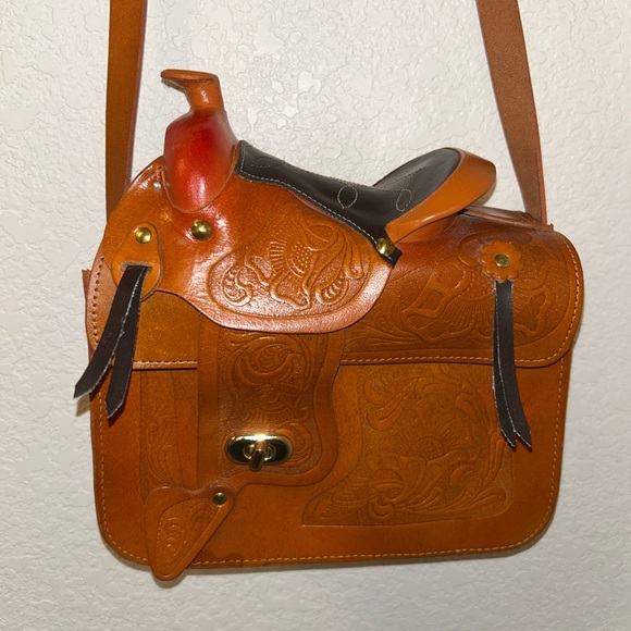 Vintage Handbags - VTG ARTISAN Handcrafted Leather Riding Saddle Novelty Object Bag 9.5” x 10